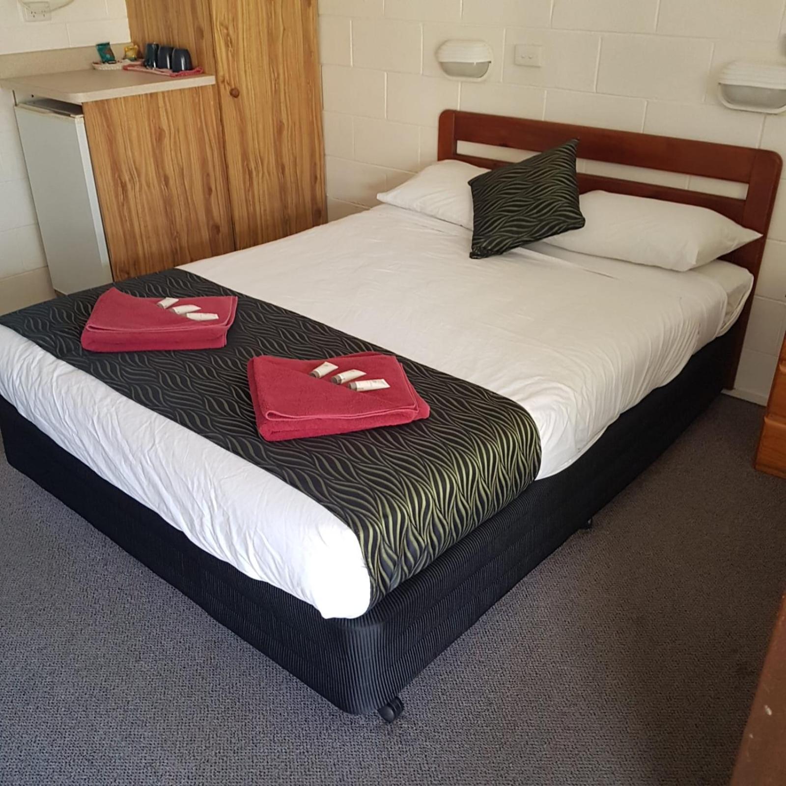 Golden Peak Motel Peakhill Peak Hill Экстерьер фото