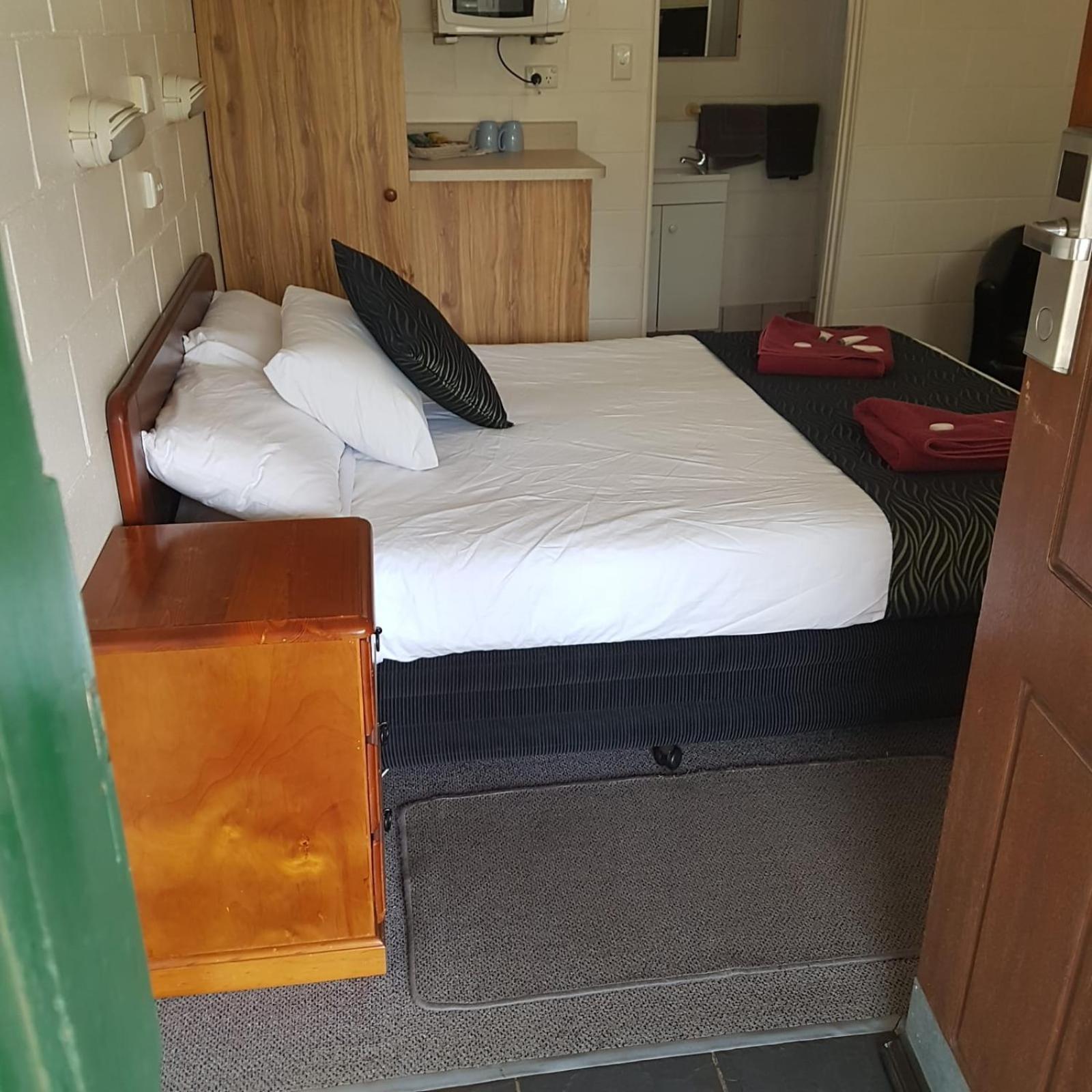 Golden Peak Motel Peakhill Peak Hill Экстерьер фото