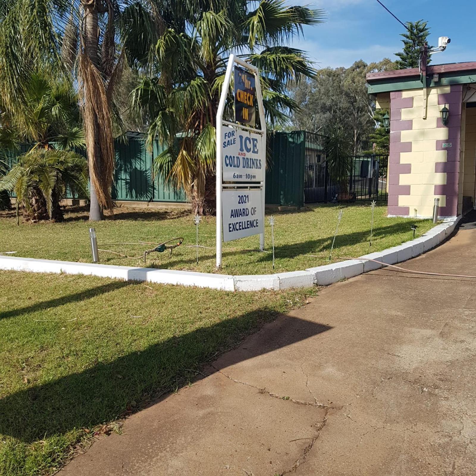 Golden Peak Motel Peakhill Peak Hill Экстерьер фото