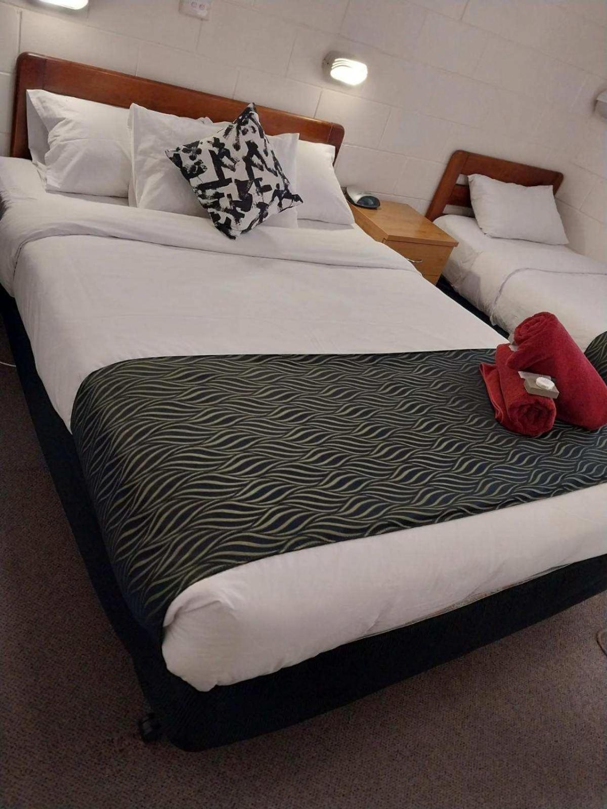 Golden Peak Motel Peakhill Peak Hill Экстерьер фото