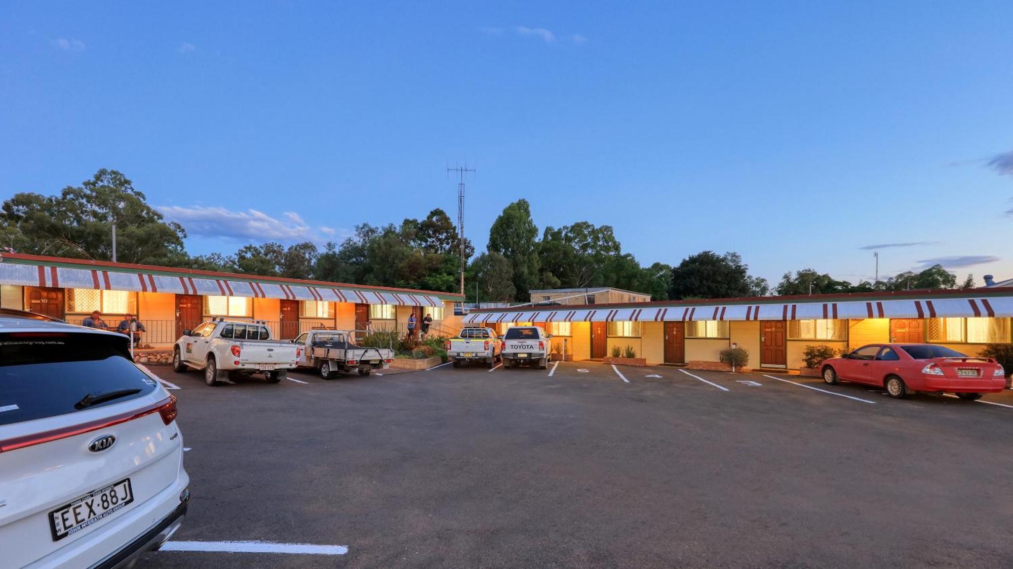Golden Peak Motel Peakhill Peak Hill Экстерьер фото